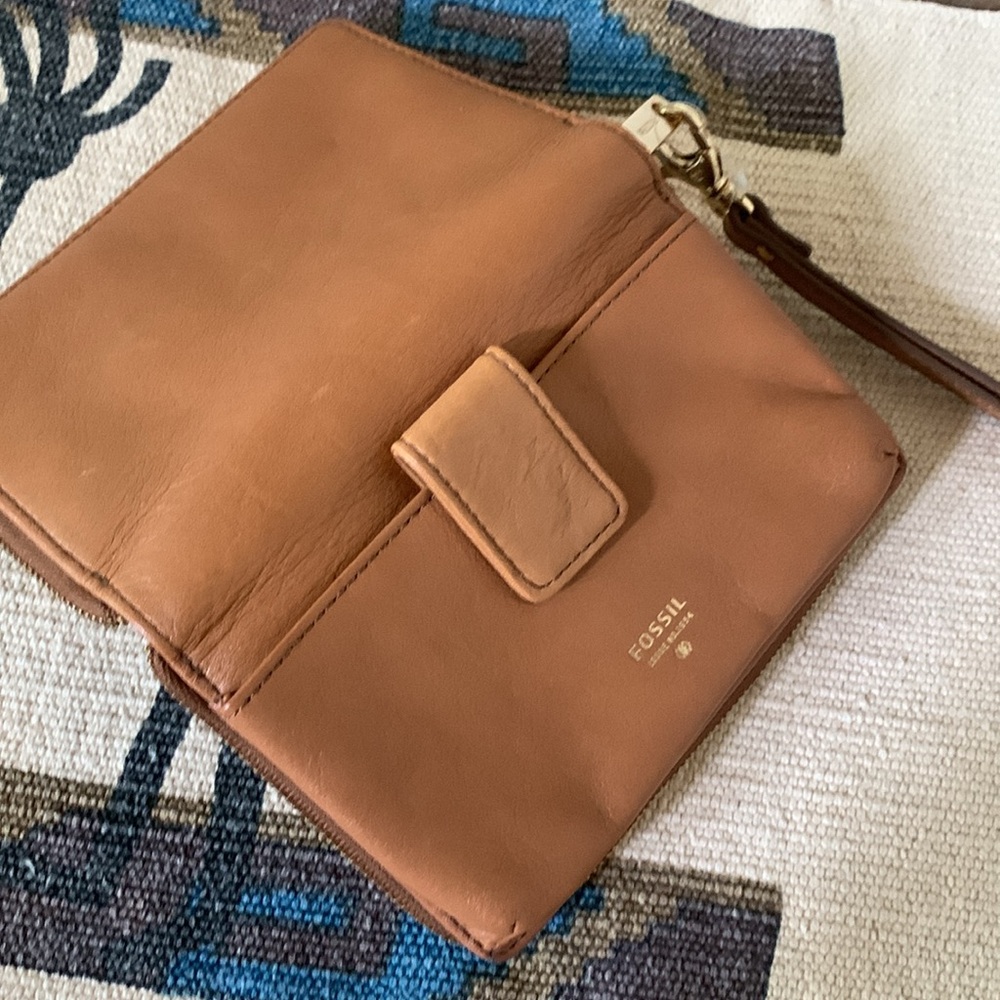 NWT Fossil iPhone 6 Wristlet Camel - Fossil Ladies Small Wallets - Picture 4 of 5